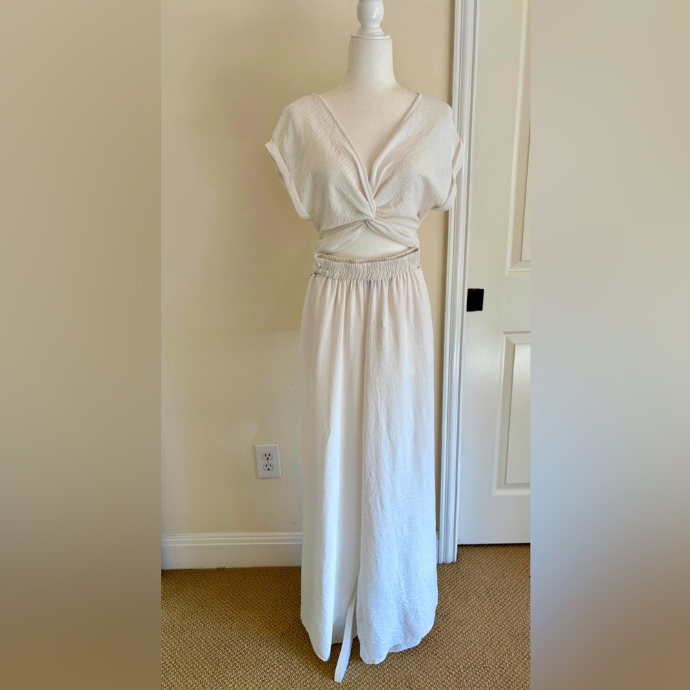 Matching set! Wide leg pants with twist-front crop top